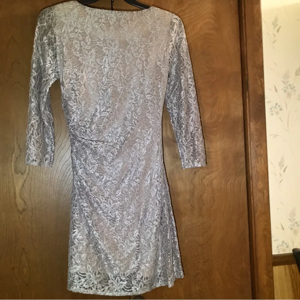 Tahari Champagne Gold Shimmering Lace Cocktail Dress 3/4 Sleeve Size 6 - Picture 2 of 9